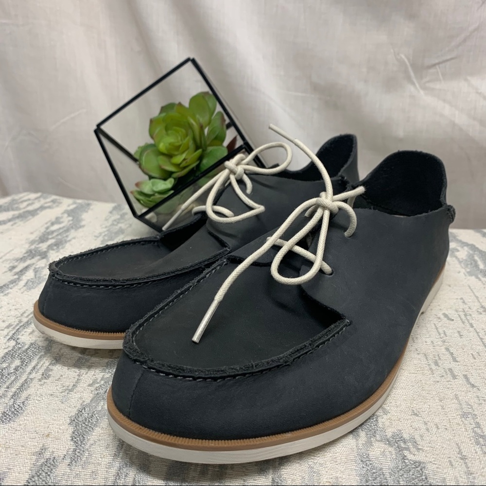 Olukai Men's Holokai Navy Blue Leather Toe Derby